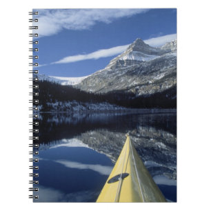 Kanada, British Columbia, Banff. Kayak för varv på Anteckningsbok