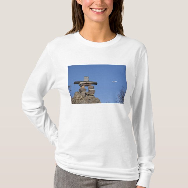 Kanada, Newfoundland, St. John's. Inukshuk (att Tee (Framsida)