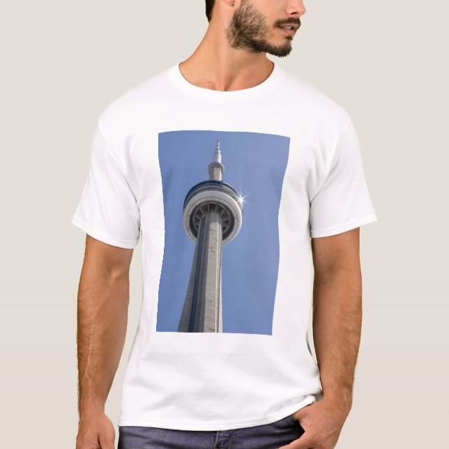 Kanada, Ontario, Toronto. Övre delen av CN Torn me T-shirt (Framsida)