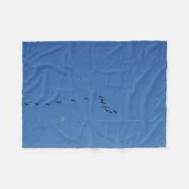 Kanadensiska gäss under flygning fleecefilt