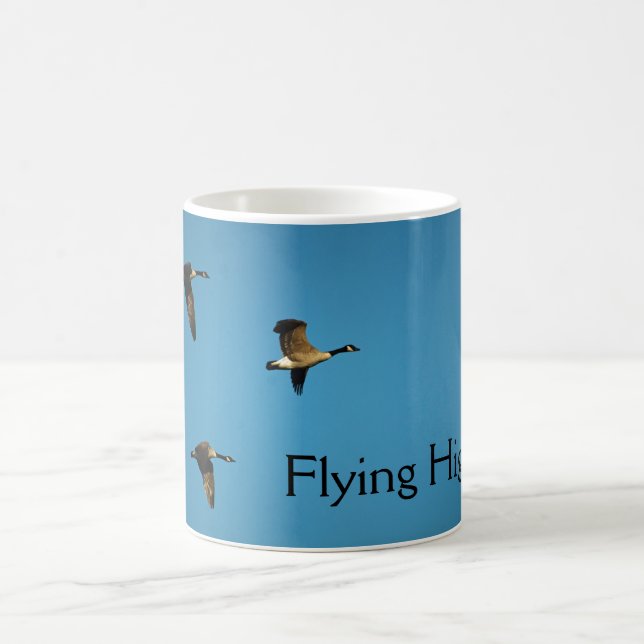 Kanadensiska gäss under flygning kaffemugg (Center)