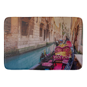 Kanal med traditionell gondola i Venedig, Italien Badrumsmatta