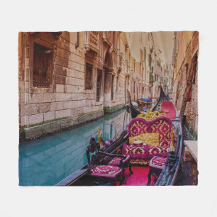 Kanal med traditionell gondola i Venedig, Italien Fleecefilt