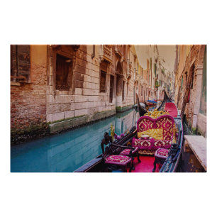 Kanal med traditionell gondola i Venedig, Italien Fototryck