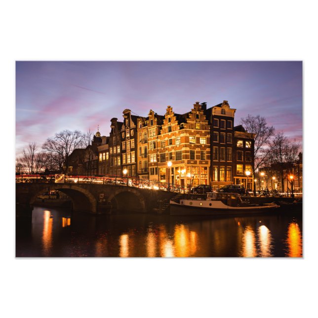 Kanalhus i Amsterdam vid skymning Fototryck (Framsidan)