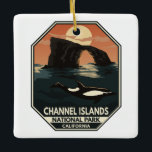 Kanalöarnas nationalpark Dolphin Retro Emblem Julgransprydnad Keramik<br><div class="desc">Konstruktion för kanalöarnas vektorbilder. Parken består av fem öar med ekologisk rik utanför södra Kalifornien kusten.</div>