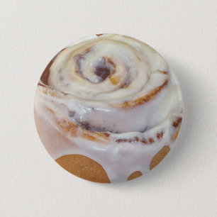 Kanelbrun rulle knäppas knapp