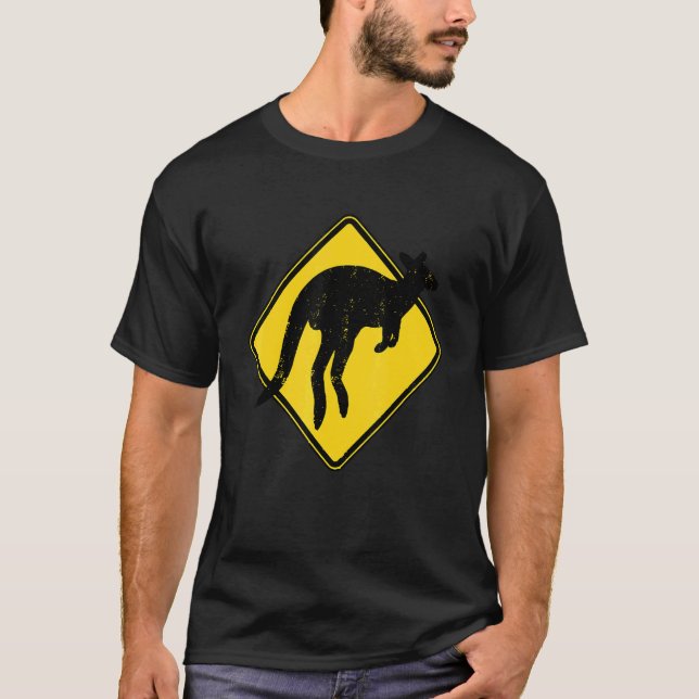 Kangaroo Australia Road Sign Kangaroo Crossing T Shirt (Framsida)