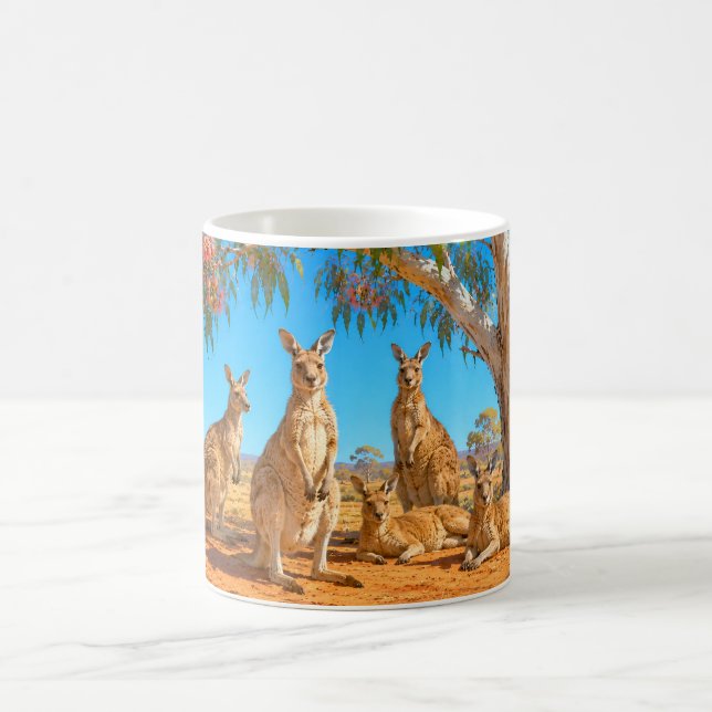 Kangaroos gather under gumtree kaffemugg (Center)