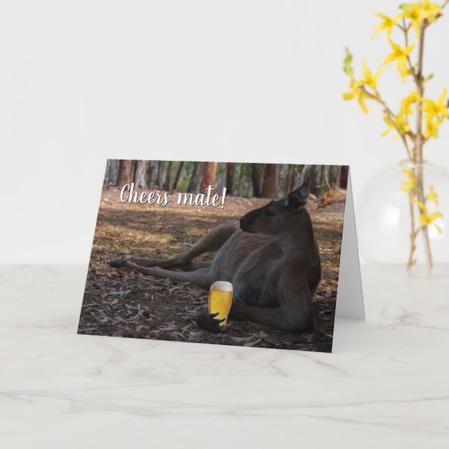 Känguru som slappnar av med öl Australien Roligt Kort (Gul blomma)