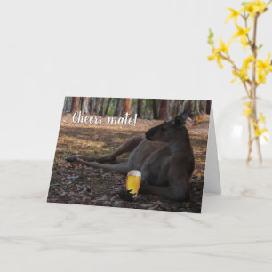 Känguru som slappnar av med öl Australien Roligt Kort