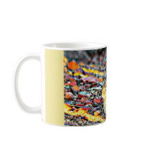 Kanin i solljuskaffekopp