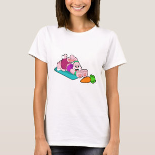 Kanin med morot på Yoga på Yoga-mattan T Shirt