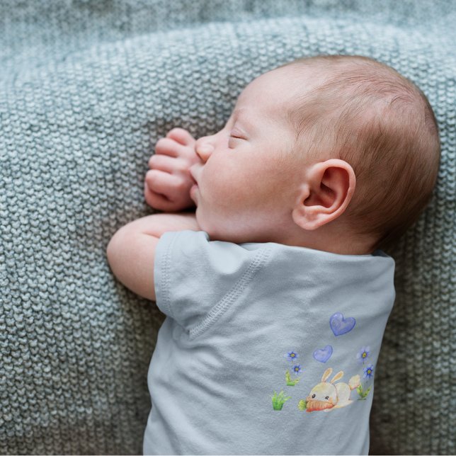 Kanin med tecknad morot ritning t shirt (Rabbit With Carrot Cartoon Draw Baby Bodysuit)