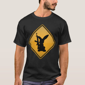 Kanin med vapenvarning undertecknar t shirt
