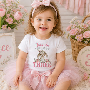 Kanin Ovanför Tre Baby Kanin Flickor Födelsedag T Shirt