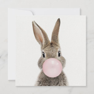 Kanin som blåser rosa bubbelgum tack kort
