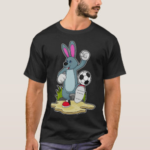 Kanin som spelare med fotboll t shirt