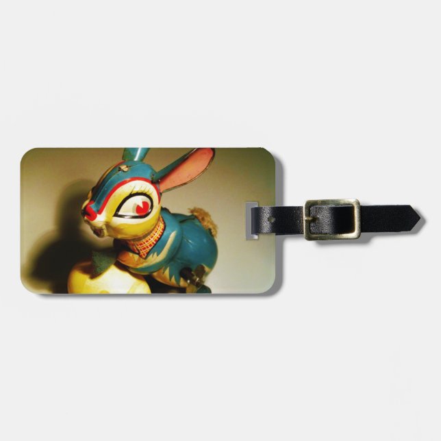 kaninägg i leksak och påsk gult bagagebricka (Horisontell Framsida)