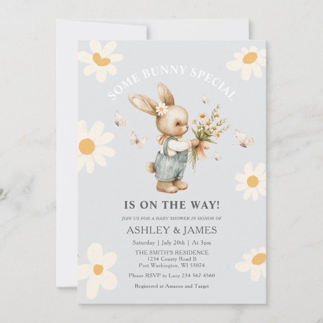 Kaninens Daisy Blommigt En del Bunny är på vägen Inbjudningar (Framsida)