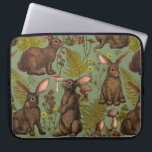 Kaniner och skogsmark flora Laptop sleeve<br><div class="desc">Handdragna kaniner och floror av skogsområden,  vilda svampar och myggor samt kryp</div>