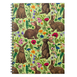 Kaniner och vilda blommor på honungsdagg grönt anteckningsbok