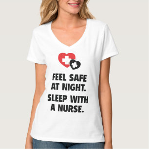 Känn Säker på natten. Sov med sjuksköterska. T Shirt