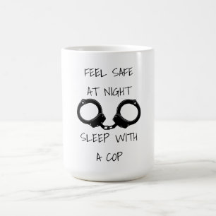 Känn säker på nattpolisen i humor kaffemugg