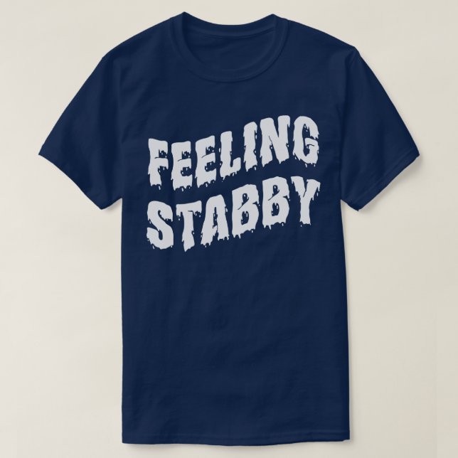 Känn Stabby White Text T Shirt (Design framsida)