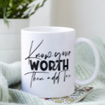 Känn till din intressanta, inspirerande, motiv off kaffemugg<br><div class="desc">Känn din Worth Inspirational Motivational Quote har ett modernt kalligraphy-svart skript med det roliga positiva ordspråket "Know your worth then add tax". Designad av Evco Studio www.zazzle.com/store/evcostudio</div>
