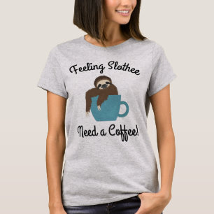 Känner dovendyret Behöver en kaffe Roligt dovendyr T Shirt