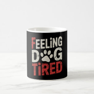 Känner hundtrött rolig retro vintage kaffemugg