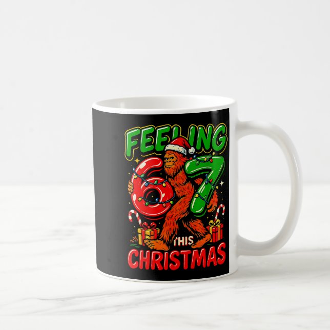 Känner mig 67 denna jul Roligt Bigfoot  Kaffemugg (Höger)
