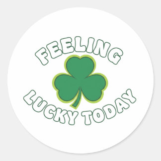 Känner mig lycklig idag Grön Shamrock St Patrick Runt Klistermärke