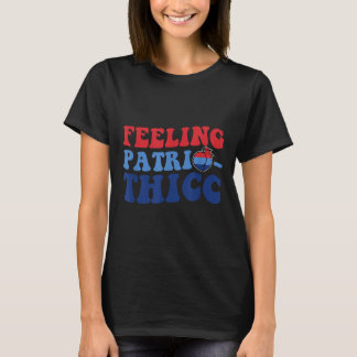 Känner patriotiskt tjock självständighetsdag t shirt