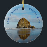 Kannon Beach Dold-jul Julgransprydnad Keramik<br><div class="desc">Cannon Beach Dated jul Ceramic Ornament. Anpassa dig med året du besökte den här fantastiska platsen.</div>