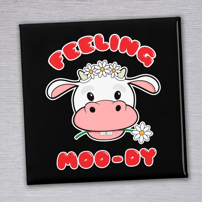 Känns Moo-dy | Cute Tecknad Cow Quote Magnet (Skapare uppladdad)