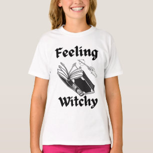 Känns Witchy Spell bok lustig Halloween-häxa T Shirt