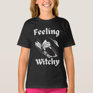 Känns Witchy Spell bok lustig Halloween-häxa T Shirt