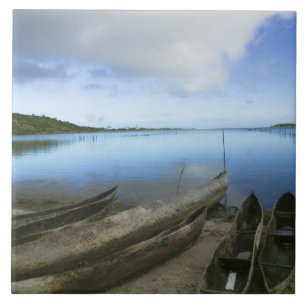 Kanoer på stranden, Antananarivo, Madagaskar Kakelplatta