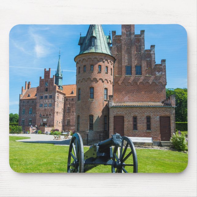 Kanonen vid Egeskovs slott Musmatta (Framsidan)