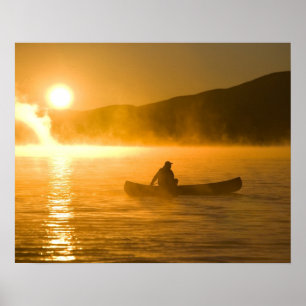 Kanotpaddling i Lily Bay vid soluppgången, Moosehe Poster