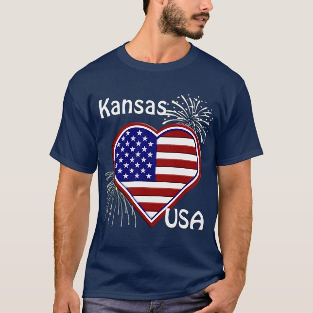 Kansas 4:e Fireworks Heart Flagga Navy T-shirt (Framsida)