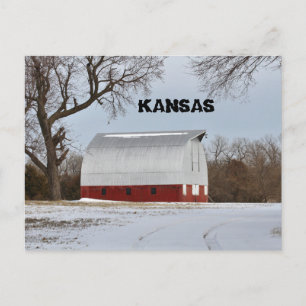 Kansas Red Barn med postkortet träd och himlar Vykort