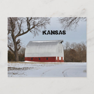 Kansas Red Barn med postkortet träd och himlar Vykort