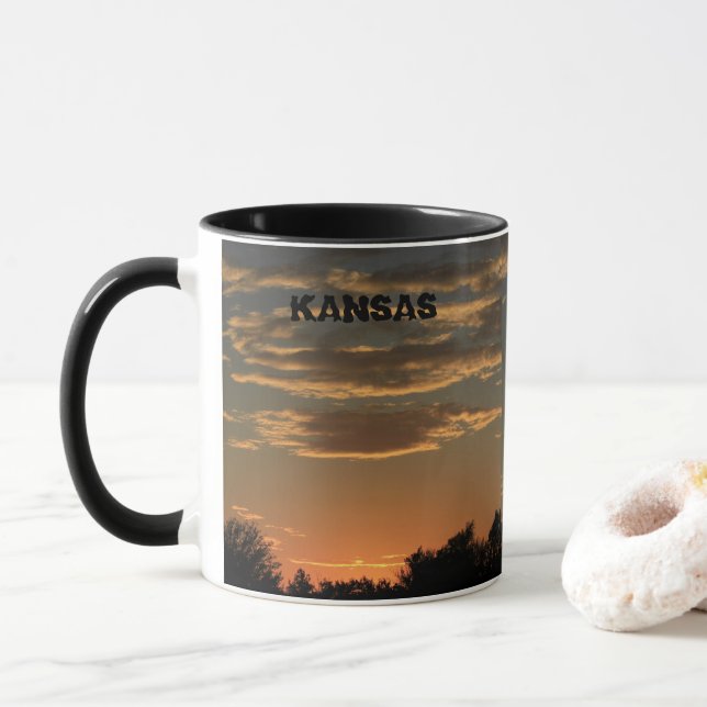 Kansas-solnedgång med färgrika moln. mugg (Med munk)