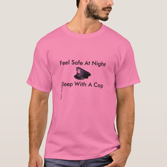 Känselförnimmelsekassaskåp på nattsömn med en snut tee shirt (Framsida)