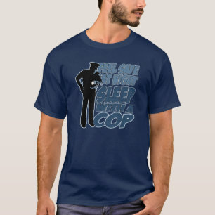 Känselförnimmelsekassaskåp, sömn med en snut t shirt