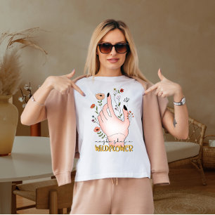 Kanske är hon en vild blomma  t shirt