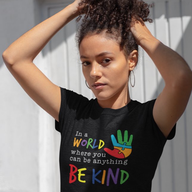 Känslan till autism där man kan vara vad som helst t shirt (Be Kind Rainbow Motivation Womens Black T-Shirt)